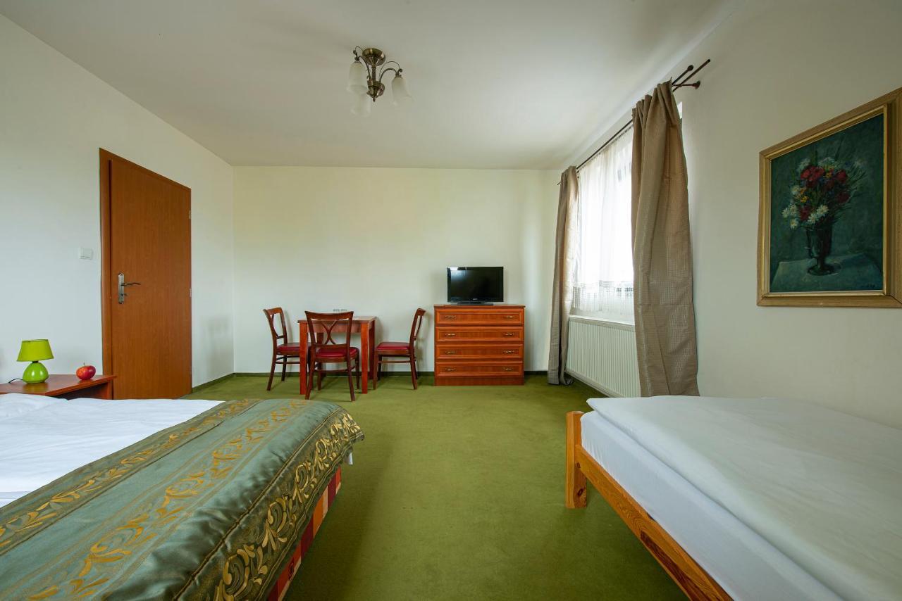 Penzion A Restauracia Lavender Motel Poprad Luaran gambar