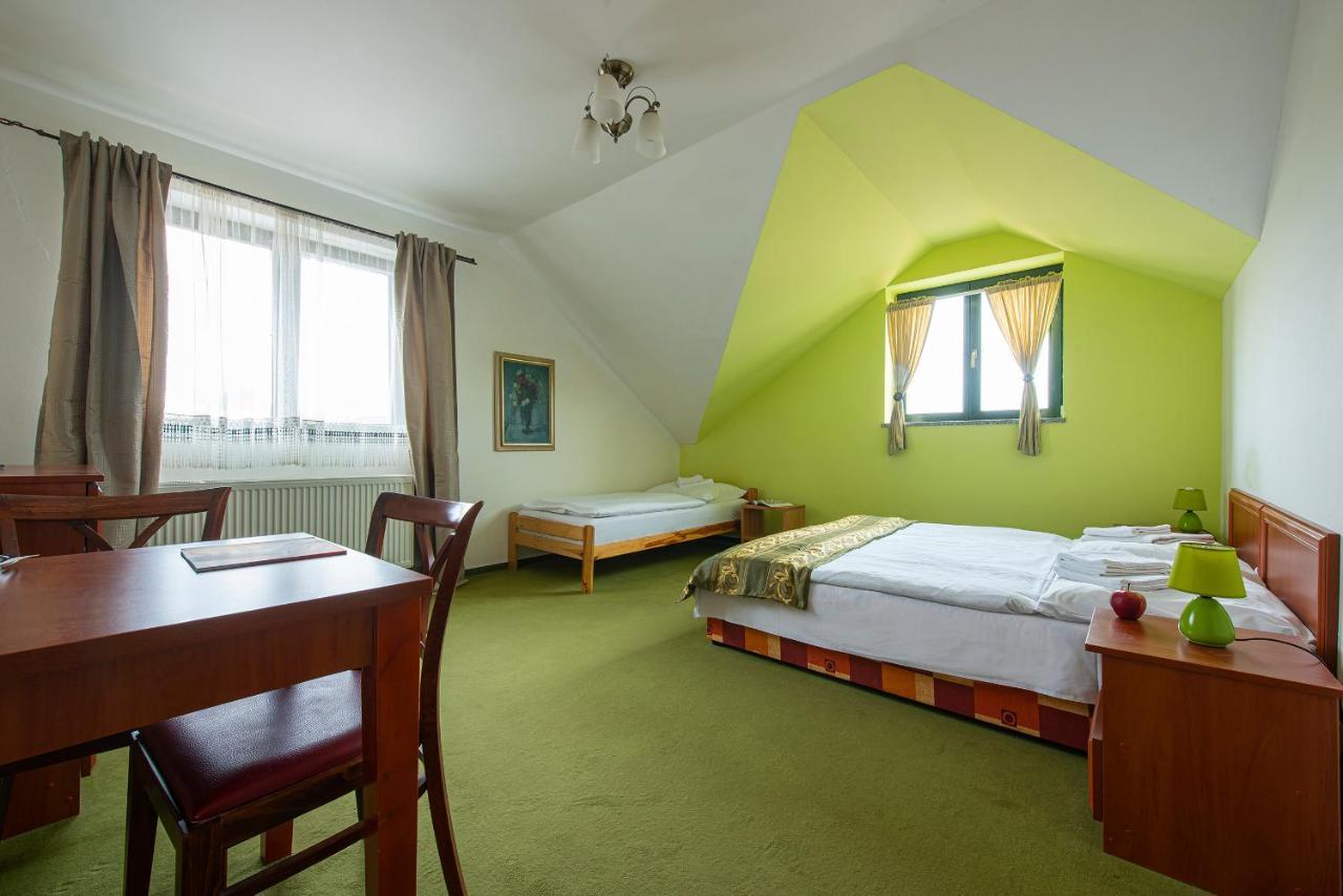 Penzion A Restauracia Lavender Motel Poprad Luaran gambar