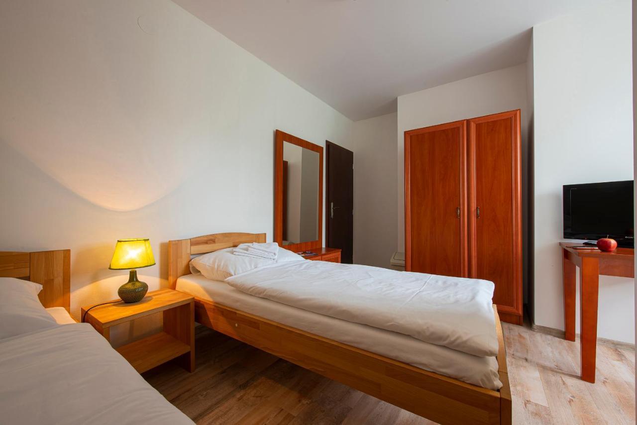 Penzion A Restauracia Lavender Motel Poprad Luaran gambar