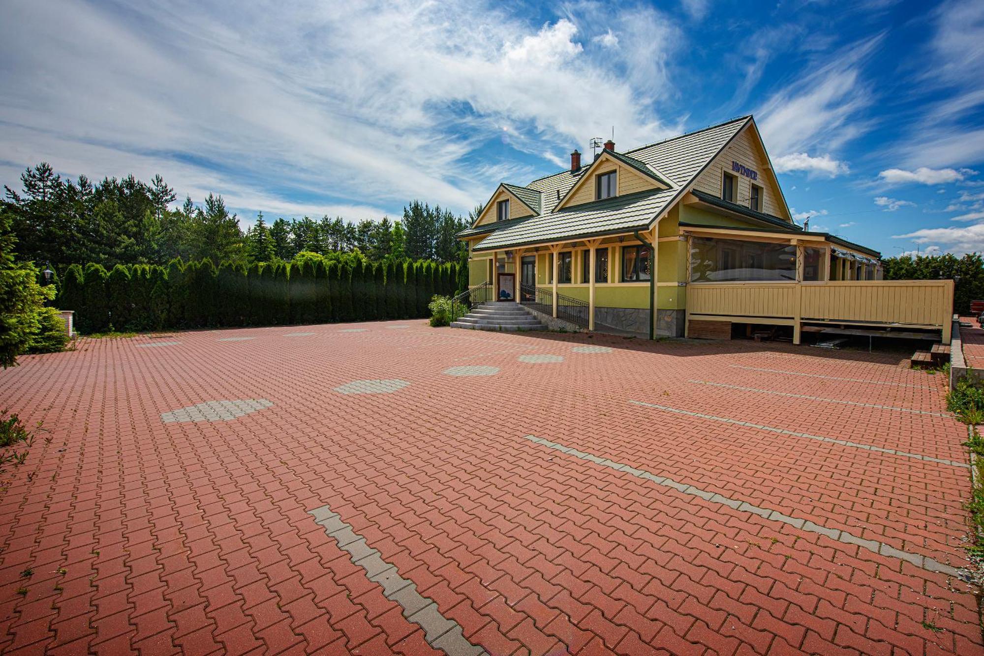 Penzion A Restauracia Lavender Motel Poprad Luaran gambar