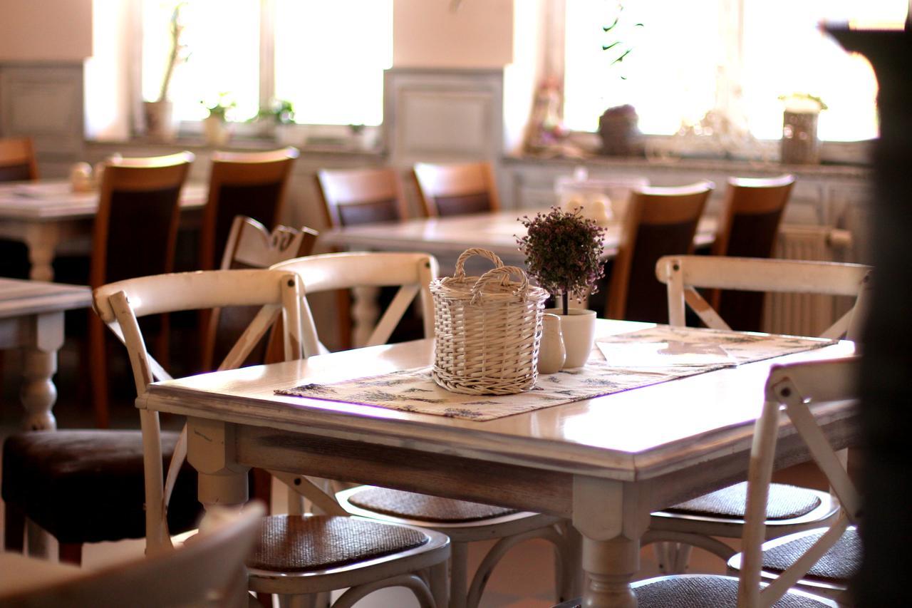 Penzion A Restauracia Lavender Motel Poprad Luaran gambar